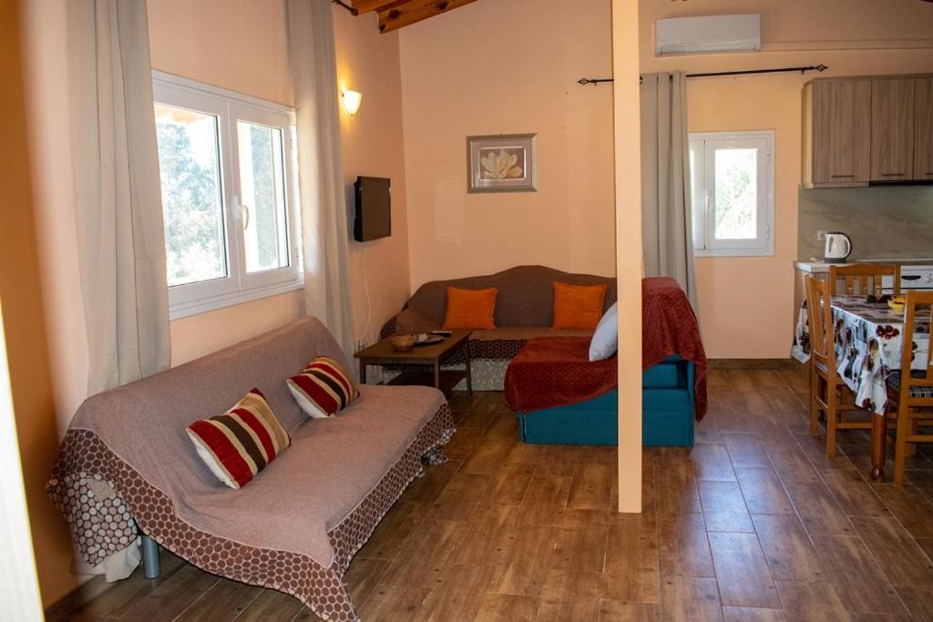 Takis & Eirini Family Apartments Perama  Esterno foto