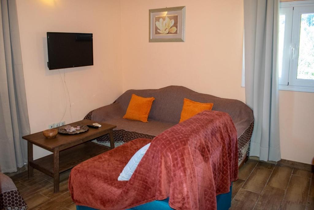Takis & Eirini Family Apartments Perama  Esterno foto