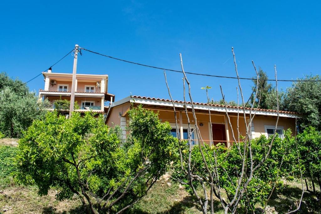 Takis & Eirini Family Apartments Perama  Esterno foto