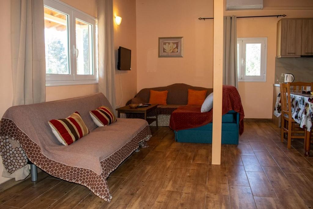 Takis & Eirini Family Apartments Perama  Esterno foto