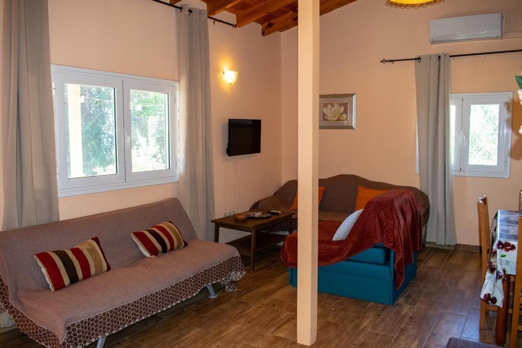 Takis & Eirini Family Apartments Perama  Esterno foto