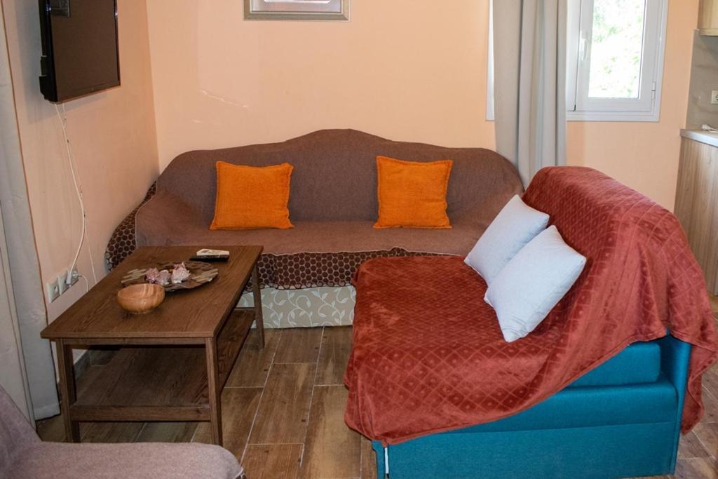 Takis & Eirini Family Apartments Perama  Esterno foto