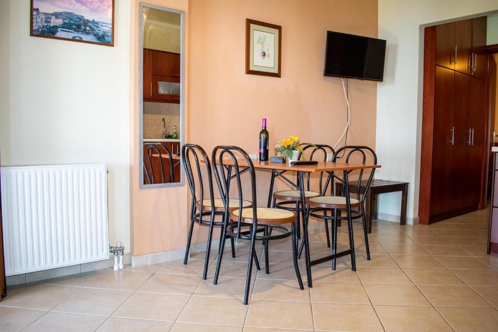 Takis & Eirini Family Apartments Perama  Esterno foto