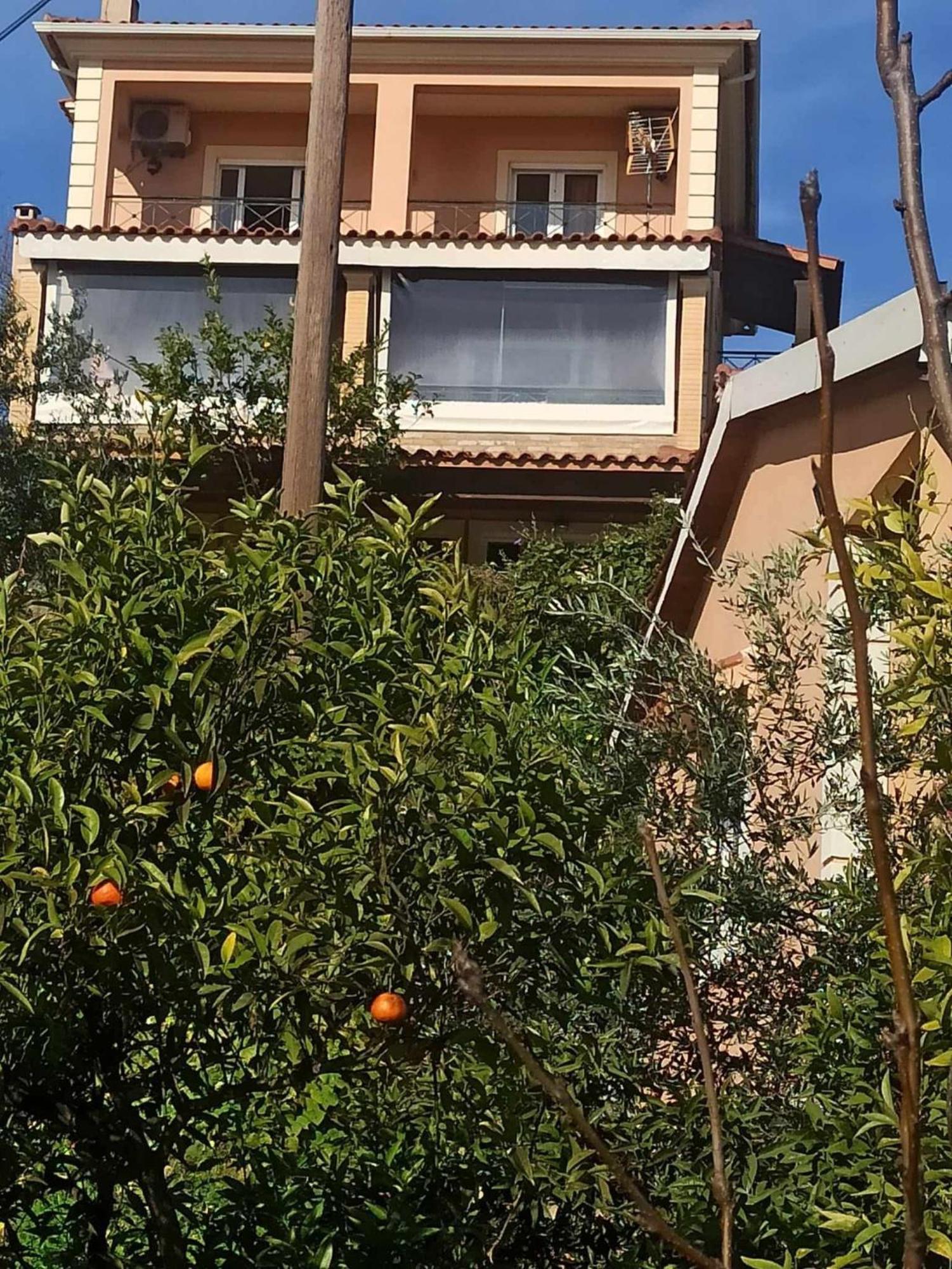 Takis & Eirini Family Apartments Perama  Esterno foto